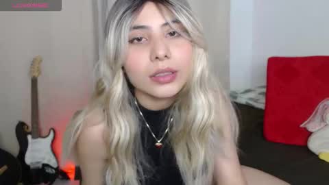 Snapshot of shy_kloe chatting on 3, 11, 2025 Kloe online show from 3, 11, 2025