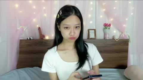 Snapshot of shy_pink_doll chatting on 4, 8, 2026 shy_pink_doll online show from 4, 8, 2026