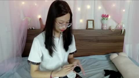 Snapshot of shy_pink_doll chatting on 5, 8, 2026 shy_pink_doll online show from 5, 8, 2026