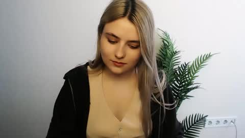 shy_sabrina_ online show from 13, 4, 2026