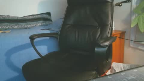 shyboyhugecum2020 online show from 6, 10, 2025