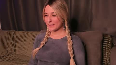Snapshot of shybunny01 chatting on 9, 10, 2025 Mary online show from 9, 10, 2025