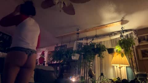 Snapshot of shyg1r1 chatting on 19, 12, 2024 Sasha online show from 19, 12, 2024