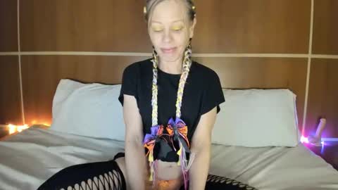 Snapshot of shylah_faye chatting on 1, 11, 2025 Shylah Faye online show from 1, 11, 2025