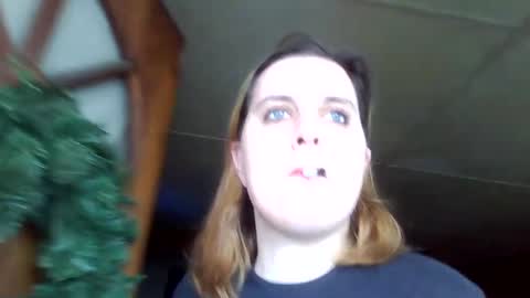 Snapshot of shylee538825 chatting on 19, 11, 2025 shylee538825 online show from 19, 11, 2025