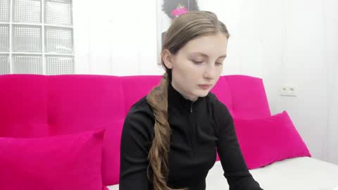 Snapshot of shyly_lisa chatting on 27, 5, 2026 shyly_lisa online show from 27, 5, 2026