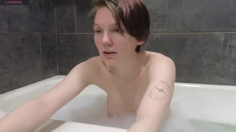 Snapshot of shyohiogirl chatting on 10, 2, 2025 Hippie online show from 10, 2, 2025