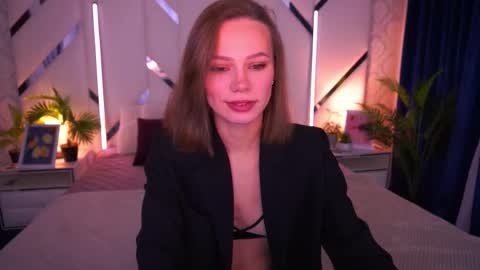 shyysiren online show from 17, 12, 2025