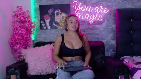 Snapshot of siamarlin chatting on 4, 11, 2025 siamarlin online show from 4, 11, 2025