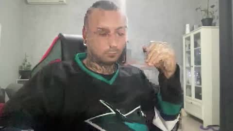 Snapshot of sidvicious23cm chatting on 22, 12, 2025 sidvicious23cm online show from 22, 12, 2025