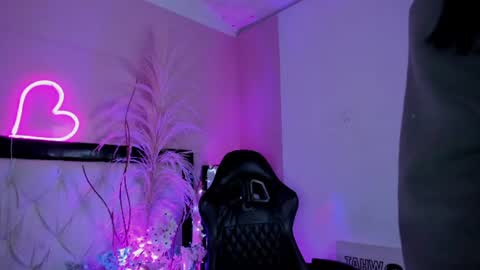 Snapshot of siena_fox chatting on 7, 7, 2026 Siena online show from 7, 7, 2026
