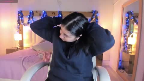 Sienna  online show from 5, 12, 2025