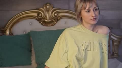 SiennaShapiro online show from 18, 12, 2024