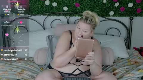Snapshot of siennaxluxx chatting on 20, 7, 2026 Sienna Luxx online show from 20, 7, 2026