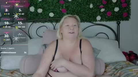 Snapshot of siennaxluxx chatting on 25, 7, 2026 Sienna Luxx online show from 25, 7, 2026