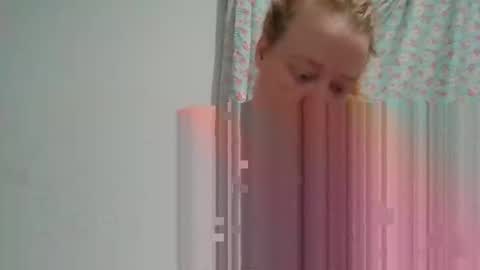 Snapshot of sierra_bby chatting on 10, 5, 2026 sierra_bby online show from 10, 5, 2026