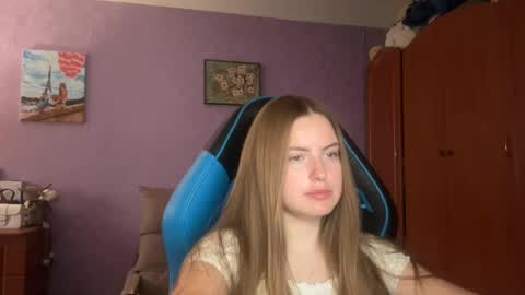 Snapshot of silksinner_ chatting on 18, 5, 2026 Erica online show from 18, 5, 2026