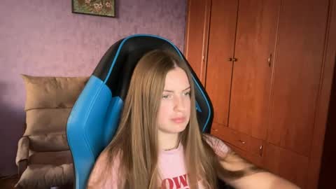 Snapshot of silksinner_ chatting on 4, 6, 2026 Erica online show from 4, 6, 2026