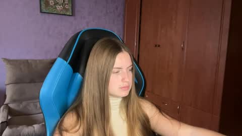 Snapshot of silksinner_ chatting on 5, 6, 2026 Erica online show from 5, 6, 2026