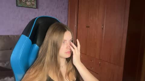Snapshot of silksinner_ chatting on 7, 6, 2026 Erica online show from 7, 6, 2026
