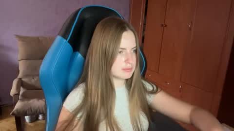 Snapshot of silksinner_ chatting on 12, 6, 2026 Erica online show from 12, 6, 2026