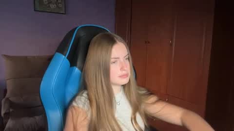 Snapshot of silksinner_ chatting on 14, 6, 2026 Erica online show from 14, 6, 2026