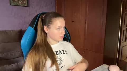 Snapshot of silksinner_ chatting on 25, 6, 2026 Erica online show from 25, 6, 2026