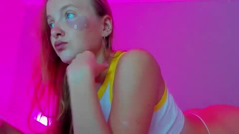 Snapshot of silky_huzelnut chatting on 9, 9, 2025 Mila online show from 9, 9, 2025