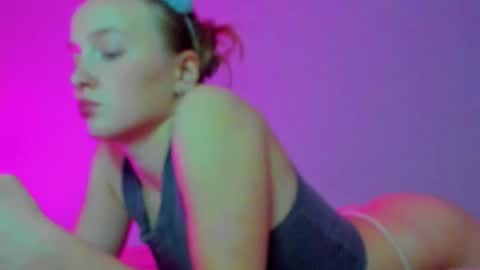 Snapshot of silky_huzelnut chatting on 10, 10, 2025 Mila online show from 10, 10, 2025