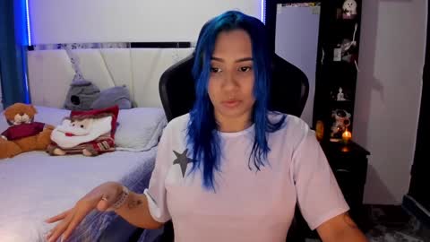 Snapshot of silver_jinx chatting on 4, 1, 2025 powder online show from 4, 1, 2025