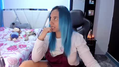 Snapshot of silver_jinx chatting on 8, 3, 2025 powder online show from 8, 3, 2025