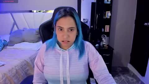 Snapshot of silver_jinx chatting on 15, 4, 2026 powder online show from 15, 4, 2026