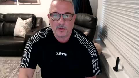 Snapshot of silveroli187 chatting on 18, 9, 2025 silveroli187 online show from 18, 9, 2025