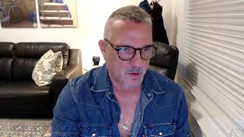 Snapshot of silveroli187 chatting on 19, 9, 2025 silveroli187 online show from 19, 9, 2025