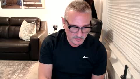 Snapshot of silveroli187 chatting on 29, 9, 2025 silveroli187 online show from 29, 9, 2025