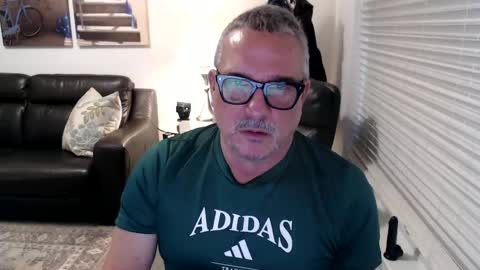 Snapshot of silveroli187 chatting on 2, 10, 2025 silveroli187 online show from 2, 10, 2025