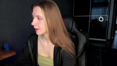 Snapshot of simikisss chatting on 8, 5, 2026 simikiss online show from 8, 5, 2026