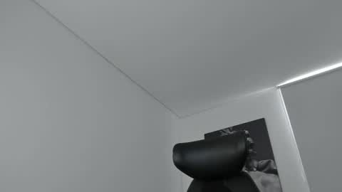 Snapshot of simon_leon01 chatting on 10, 11, 2025 simon_leon01 online show from 10, 11, 2025