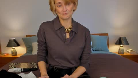 Snapshot of simonadebeauvoir chatting on 1, 5, 2026 Simona online show from 1, 5, 2026