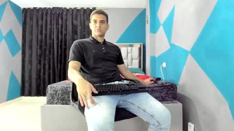 Snapshot of simonkeler chatting on 2, 12, 2024 SIMON KELER online show from 2, 12, 2024
