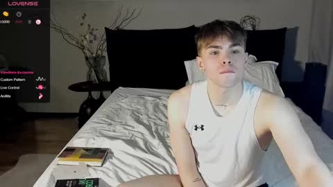 Snapshot of simonwnl chatting on 4, 3, 2025 Simon online show from 4, 3, 2025