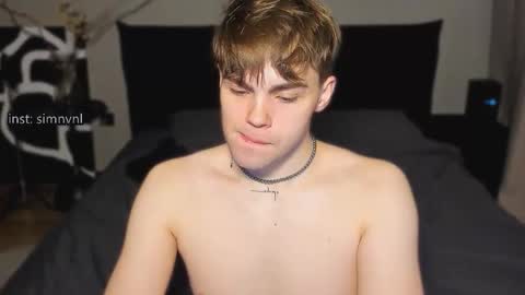 Snapshot of simonwnl chatting on 3, 12, 2025 Simon online show from 3, 12, 2025