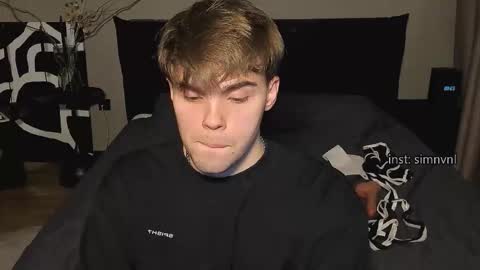 Snapshot of simonwnl chatting on 13, 12, 2025 Simon online show from 13, 12, 2025