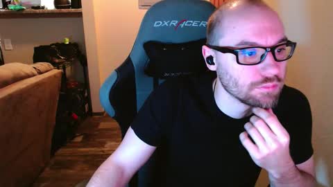 Snapshot of sin_lord chatting on 21, 12, 2025 Husky Dad online show from 21, 12, 2025