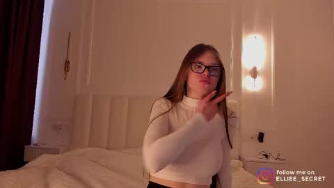 Snapshot of sinful_girl chatting on 24, 2, 2026 Ellie online show from 24, 2, 2026