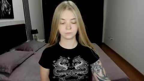 Snapshot of sirenabloom chatting on 9, 9, 2025 SirenaBloom online show from 9, 9, 2025