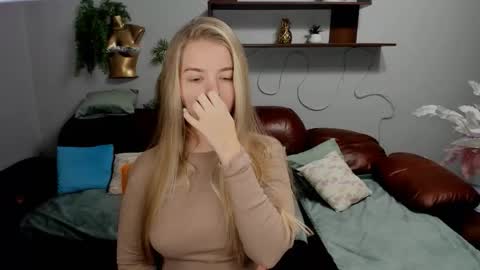 Snapshot of sirenabloom chatting on 25, 9, 2025 SirenaBloom online show from 25, 9, 2025