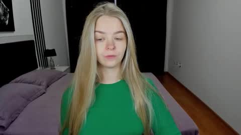 Snapshot of sirenabloom chatting on 1, 10, 2025 SirenaBloom online show from 1, 10, 2025