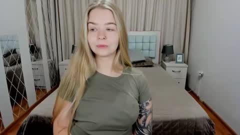 Snapshot of sirenabloom chatting on 3, 10, 2025 SirenaBloom online show from 3, 10, 2025