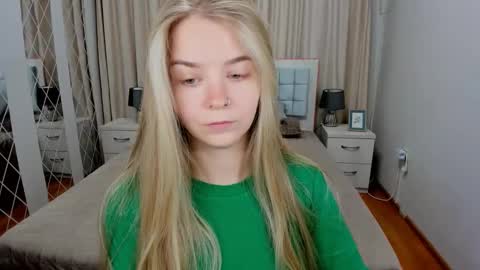 Snapshot of sirenabloom chatting on 9, 10, 2025 SirenaBloom online show from 9, 10, 2025